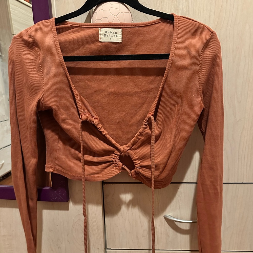 Long sleeve crop top.